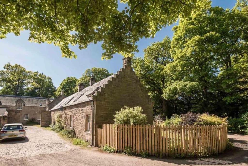 Charming 3/4 Bedroom Semi-Detached Cottage. Carberry Eksteriør billede